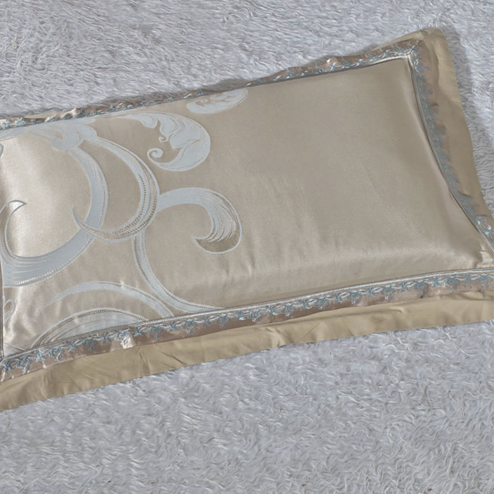 white fleece bed sheet set