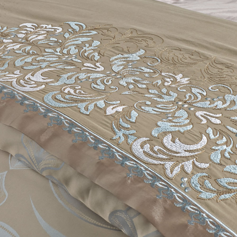 white fleece bed sheet set
