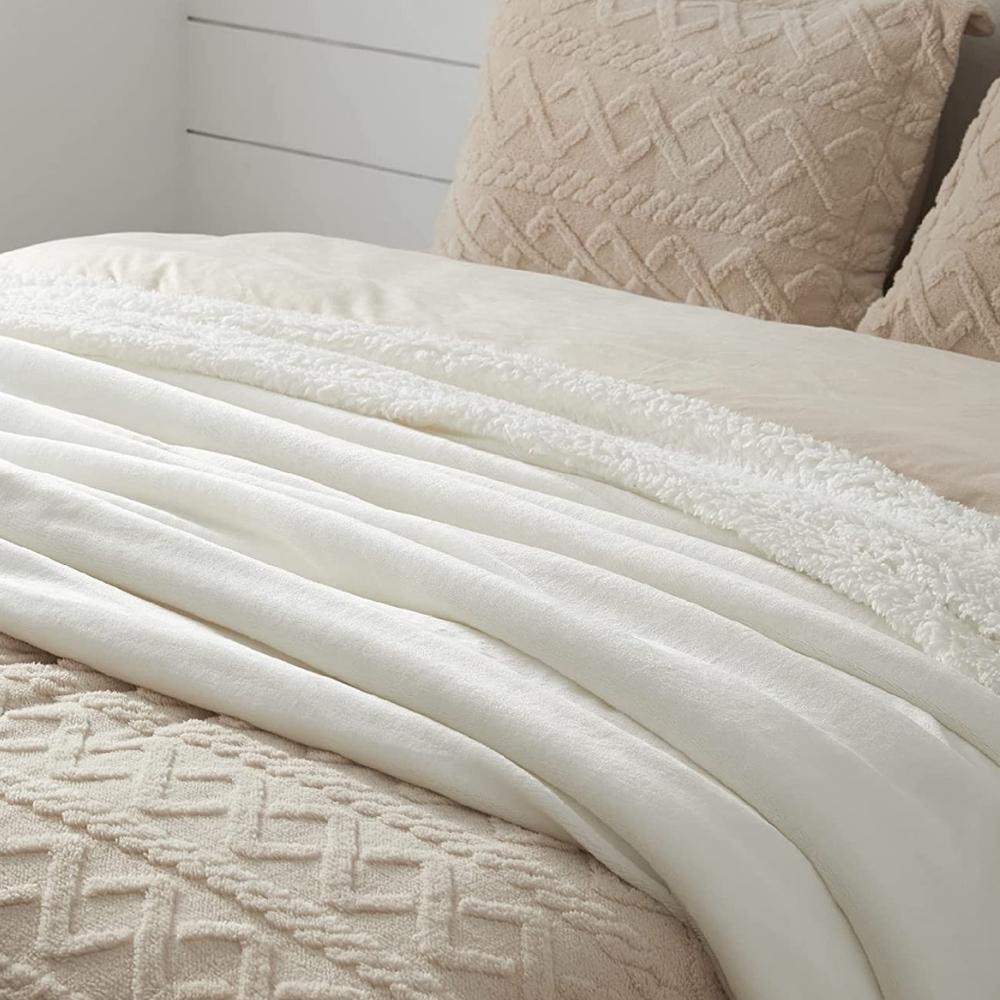 Fluffy Blanket: image 3